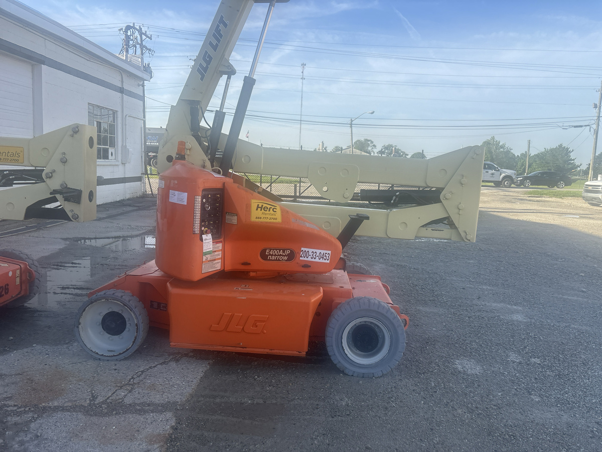 2013 JLG E400AJPN