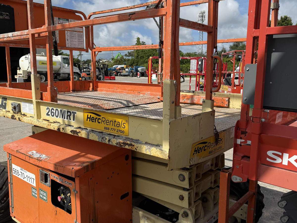 2017 JLG 260MRT-3
