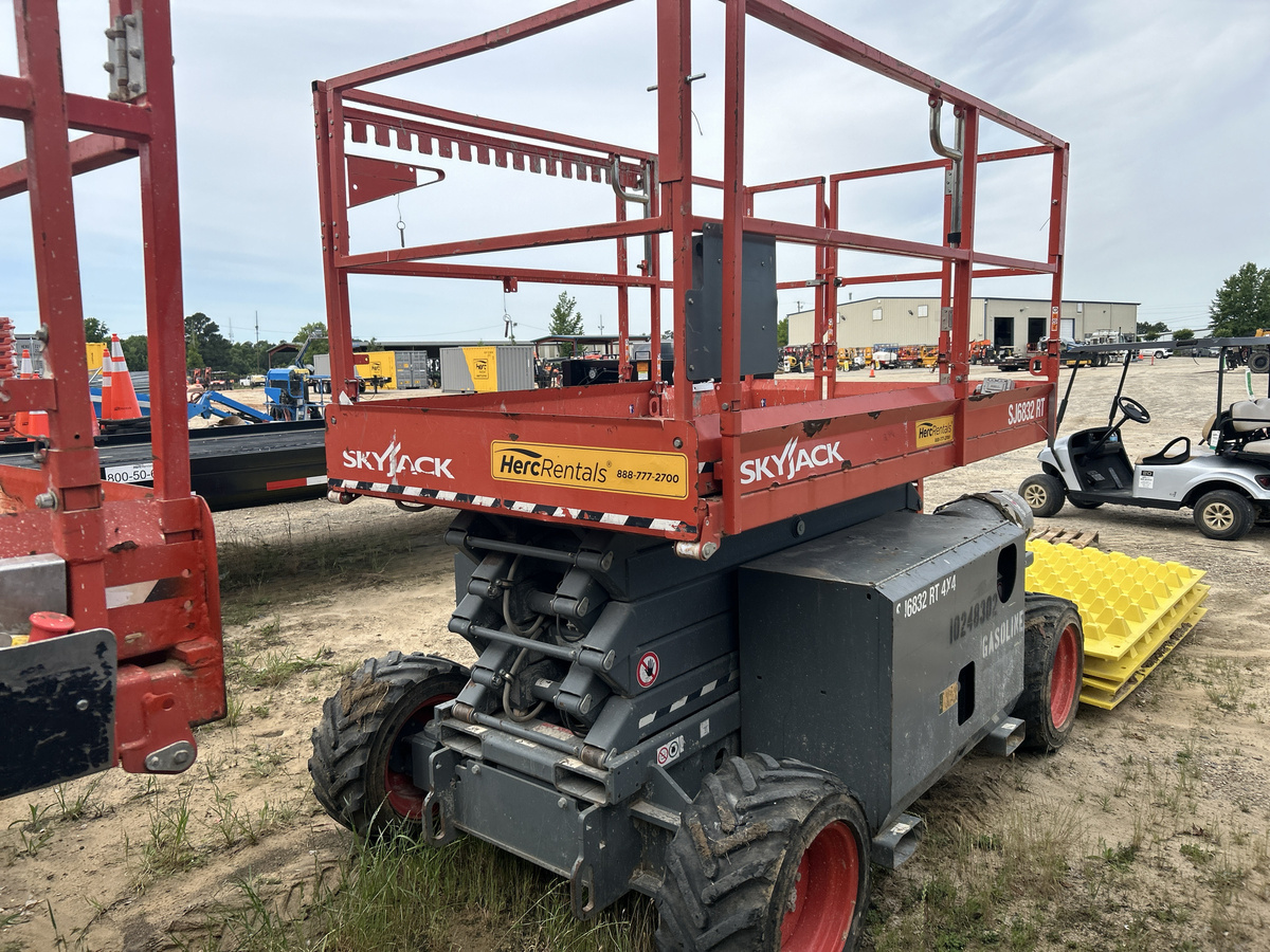 2018 Skyjack SJ-6832RT-14