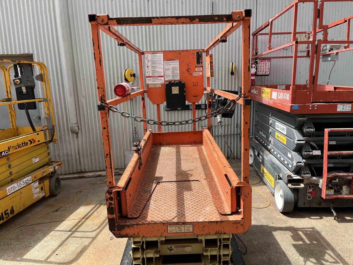 2017 JLG 1932R