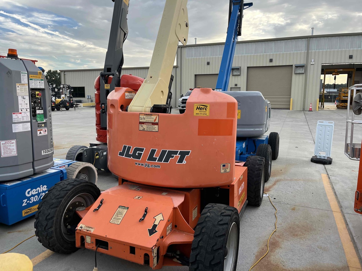 2016 JLG E400AJP-3