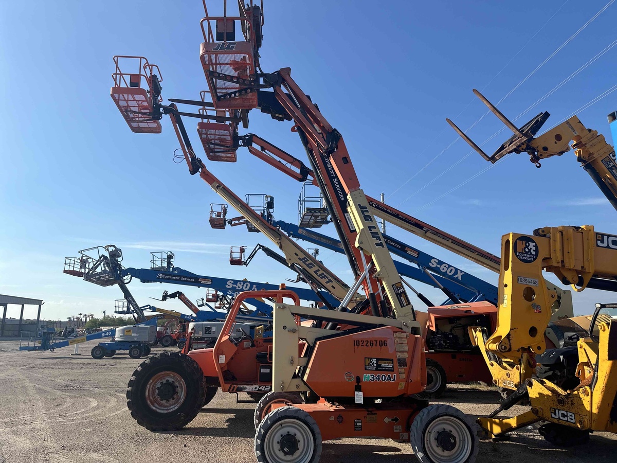 2017 JLG H340AJ-2