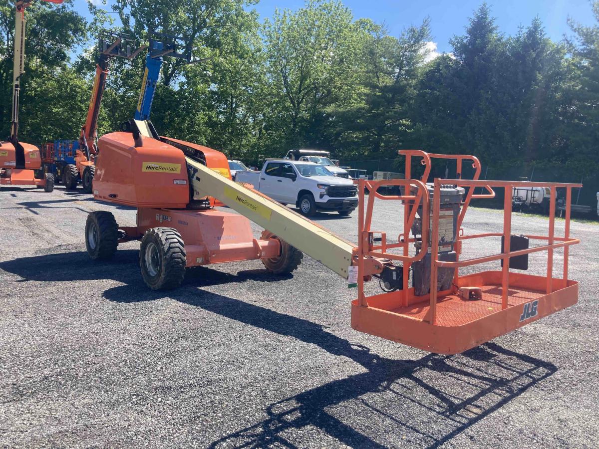 2016 JLG 400S