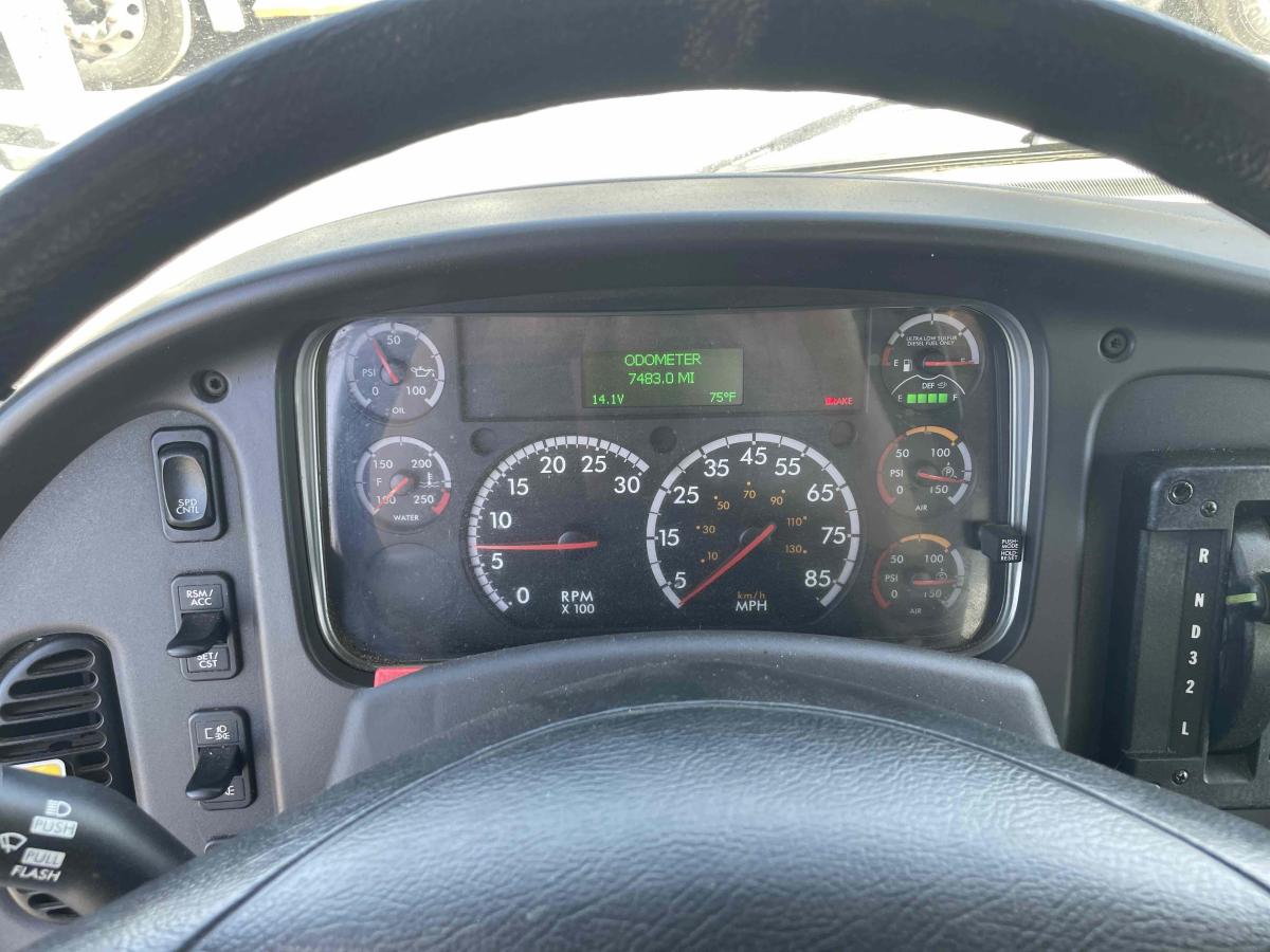 2018 Freightliner M2106-7