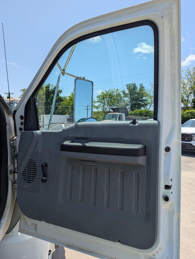 2015 Ford F750-13