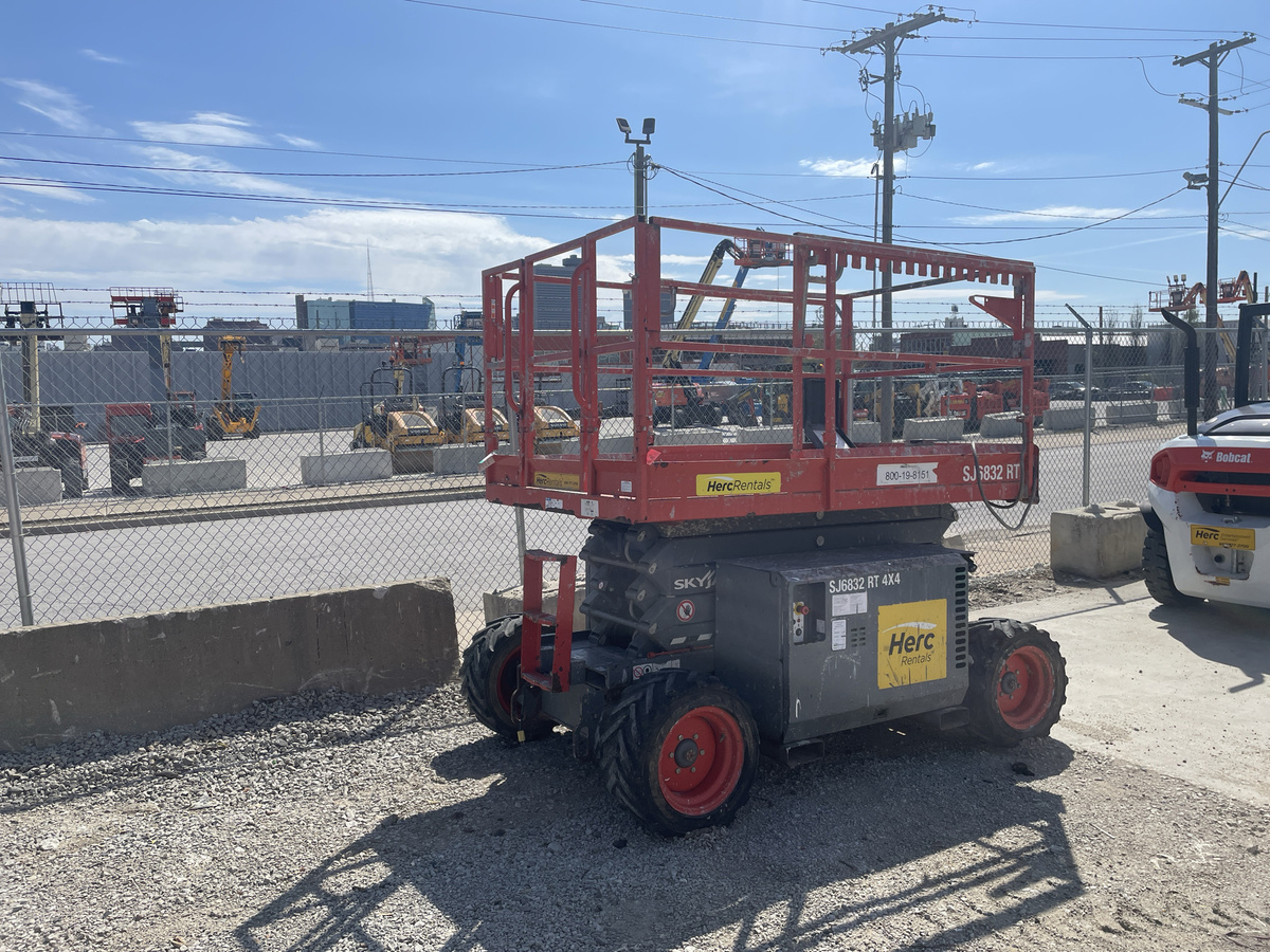 2018 Skyjack SJ-6832RT