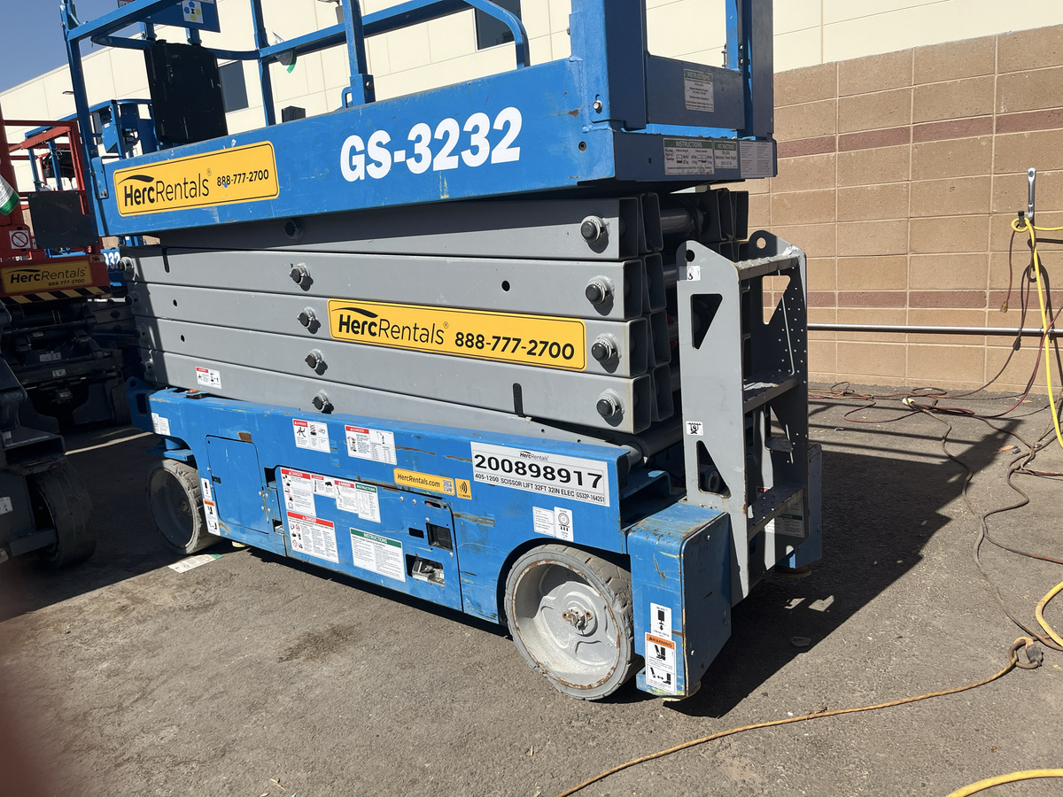 2019 Genie GS-3232