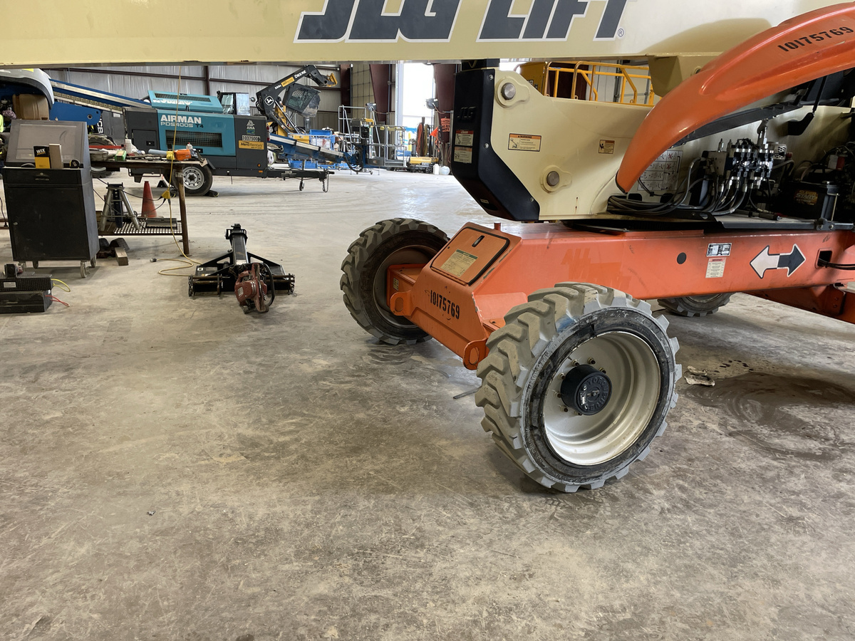 2015 JLG M600JP-12