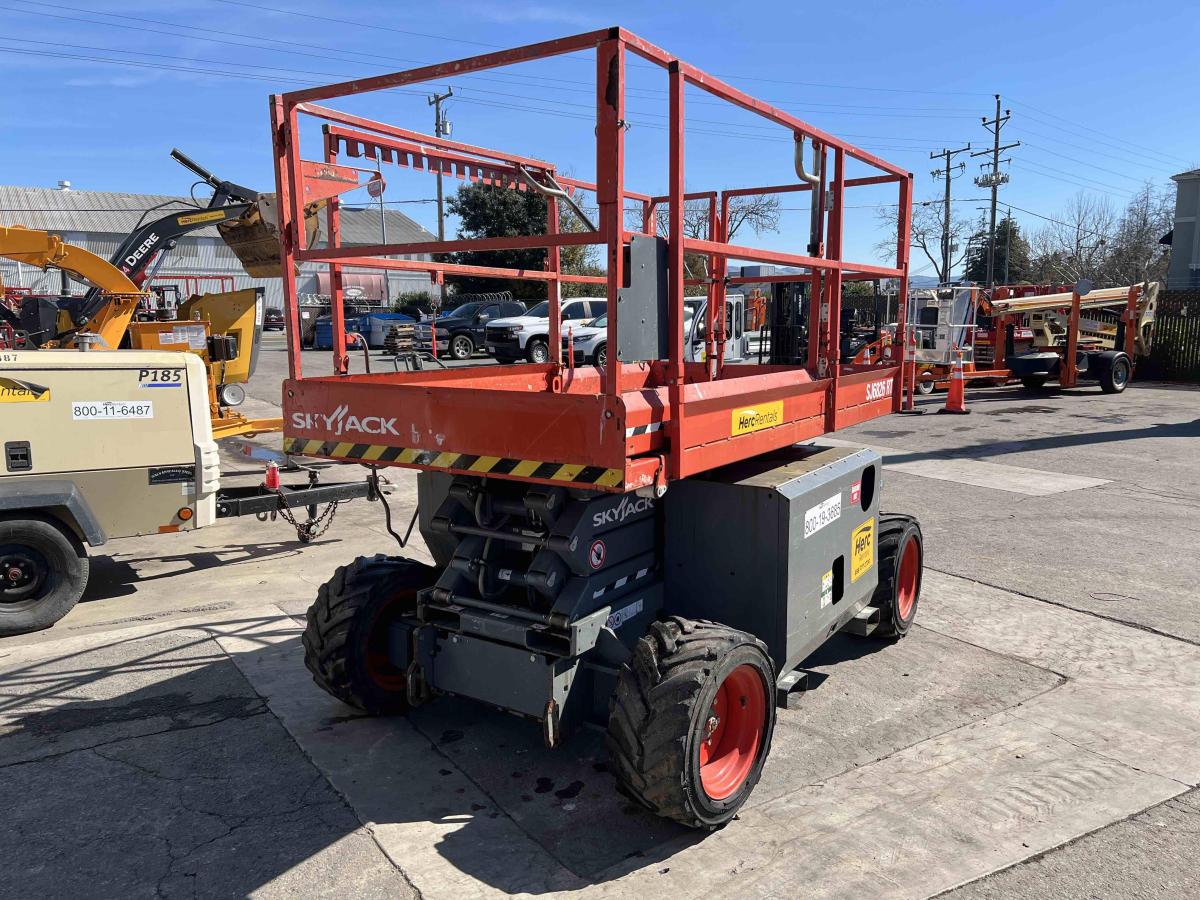 2018 Skyjack SJ-6826RT-5