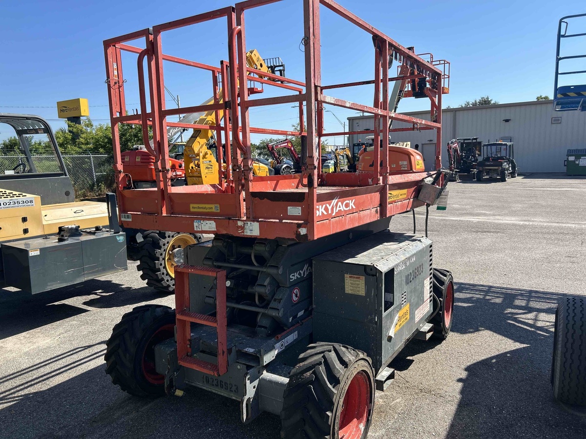 2018 Skyjack SJ-6832RT-4