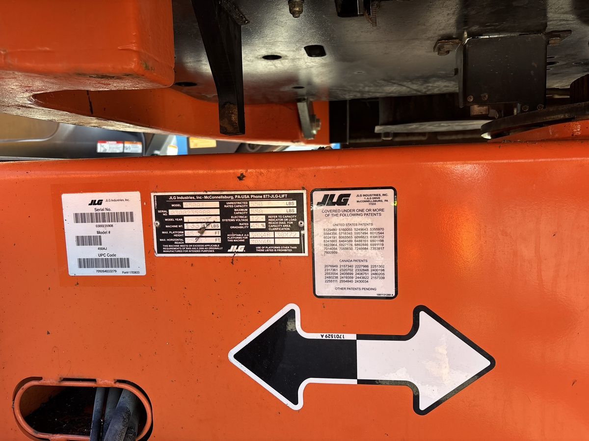 2017 JLG 450AJ-7