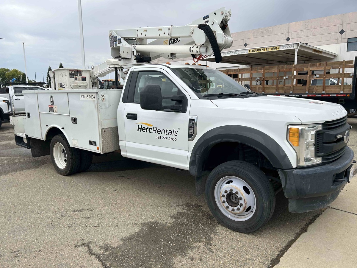 2017 Ford F550-1