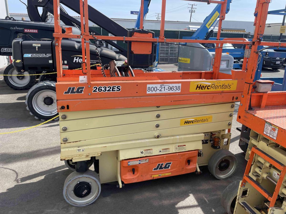 2018 JLG 2632ES