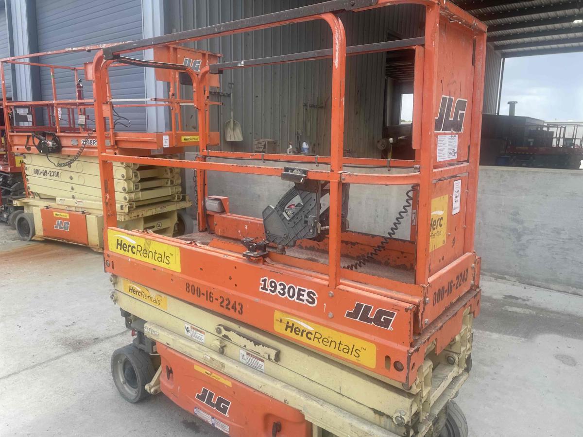 2017 JLG 1930ES