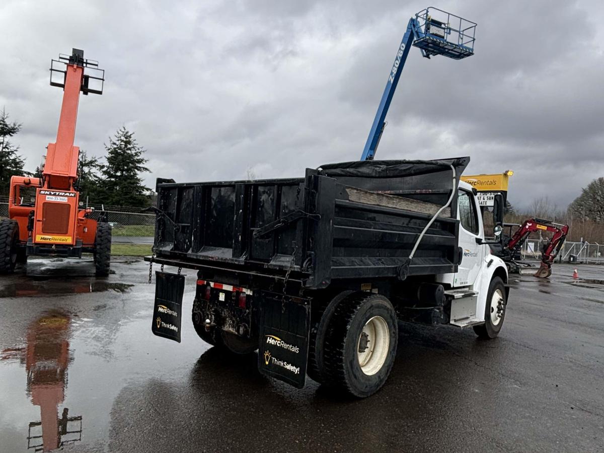 2017 Freightliner M2106
