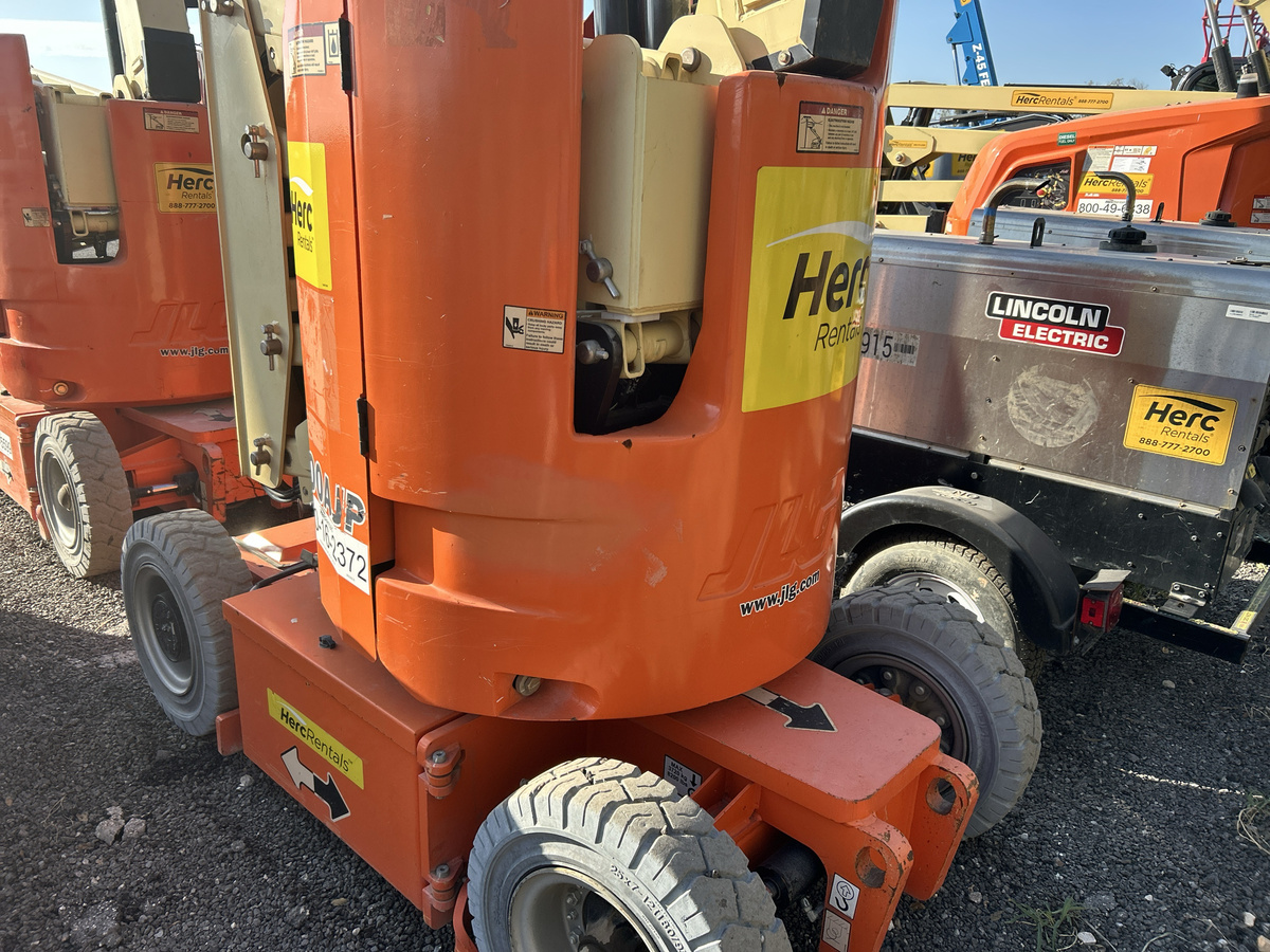 2017 JLG E300AJP-4
