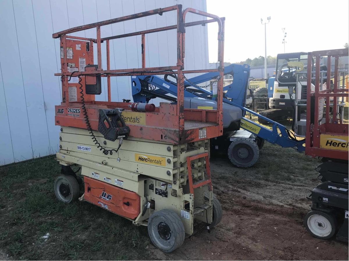 2017 JLG 2632ES