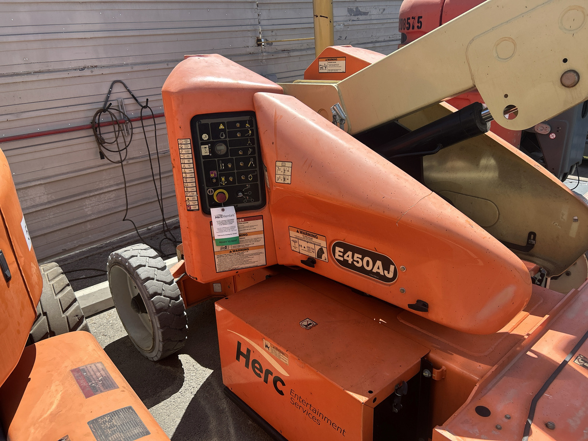 2018 JLG E450AJ