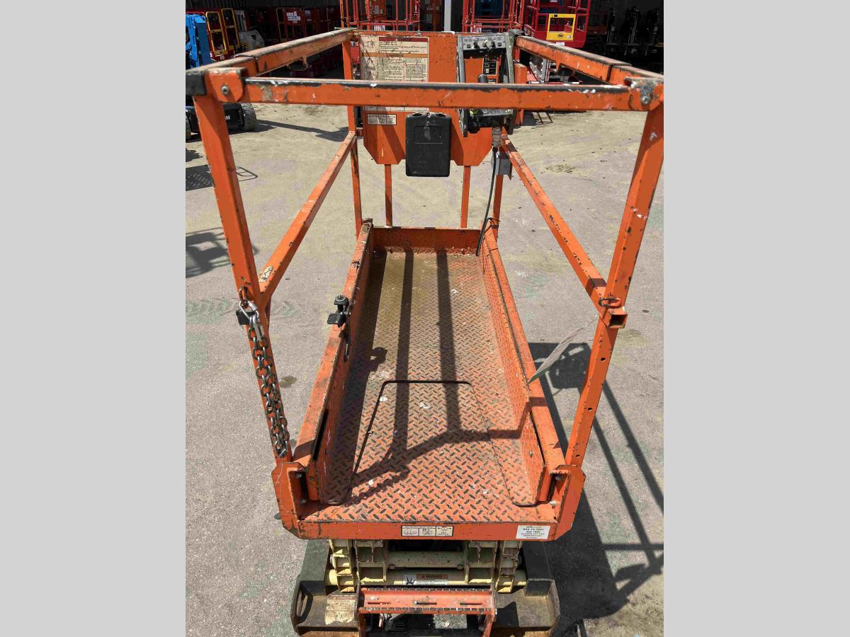 2017 JLG 1932R