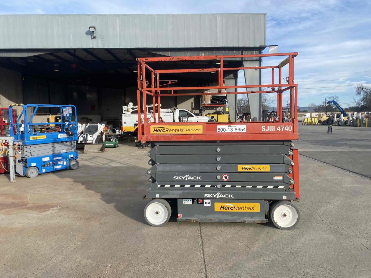 2017 Skyjack SJ4740-2