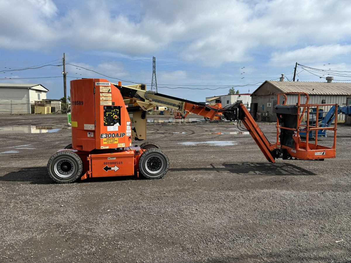2016 JLG E300AJP-7