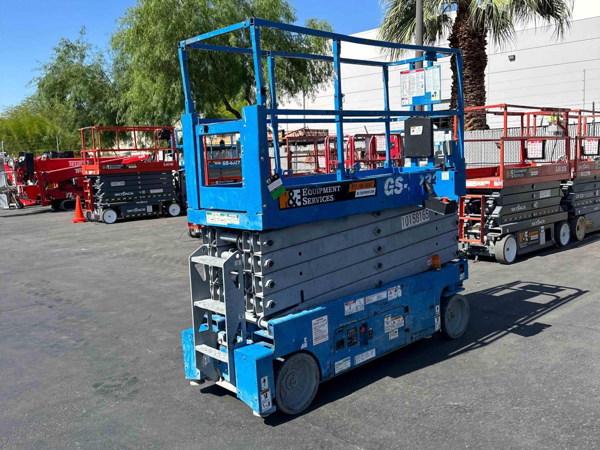 2015 Genie GS-3232