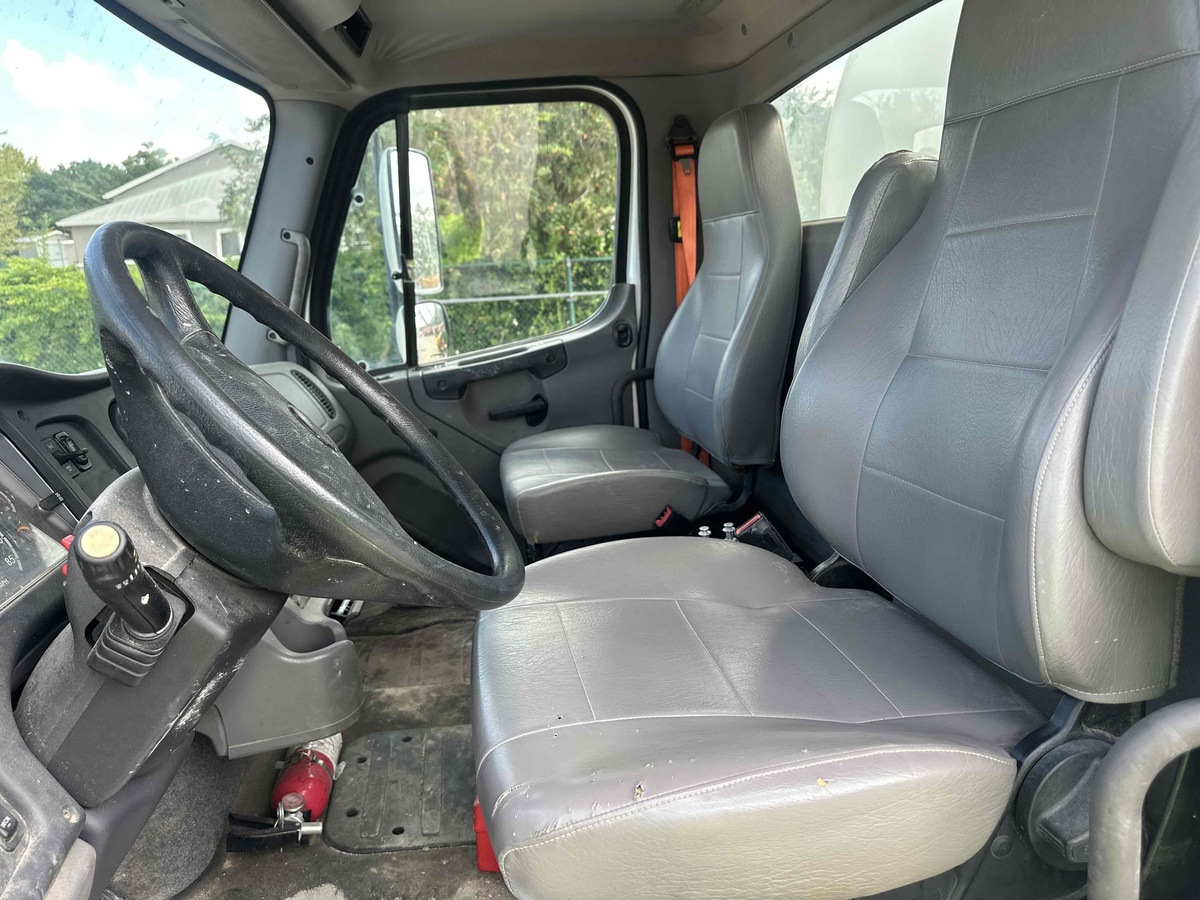 2019 Freightliner M2106-5