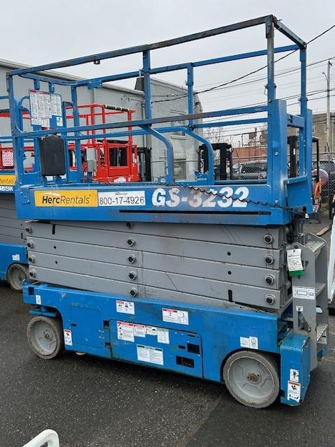 2017 Genie GS-3232