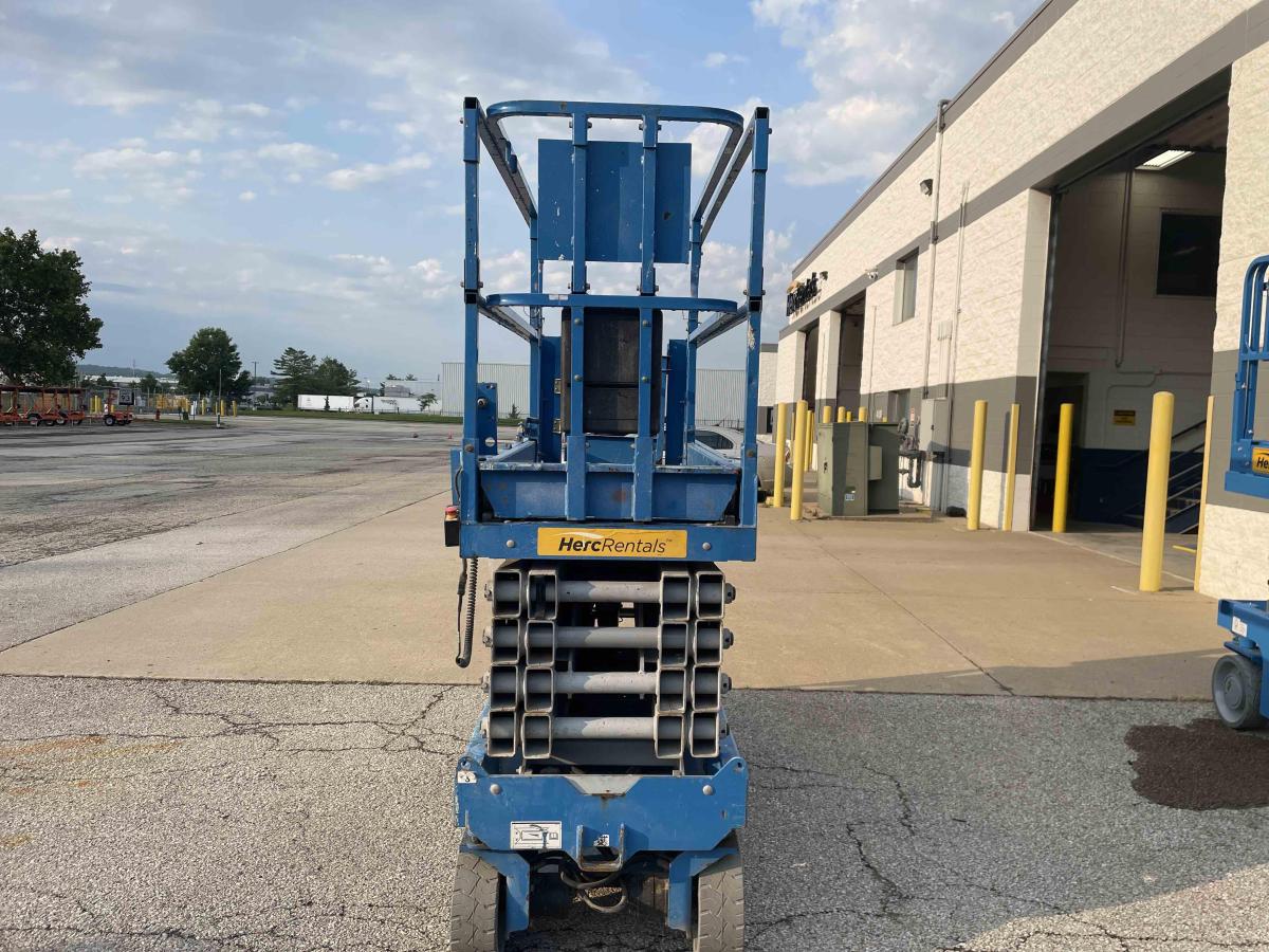 2016 Genie GS-3232