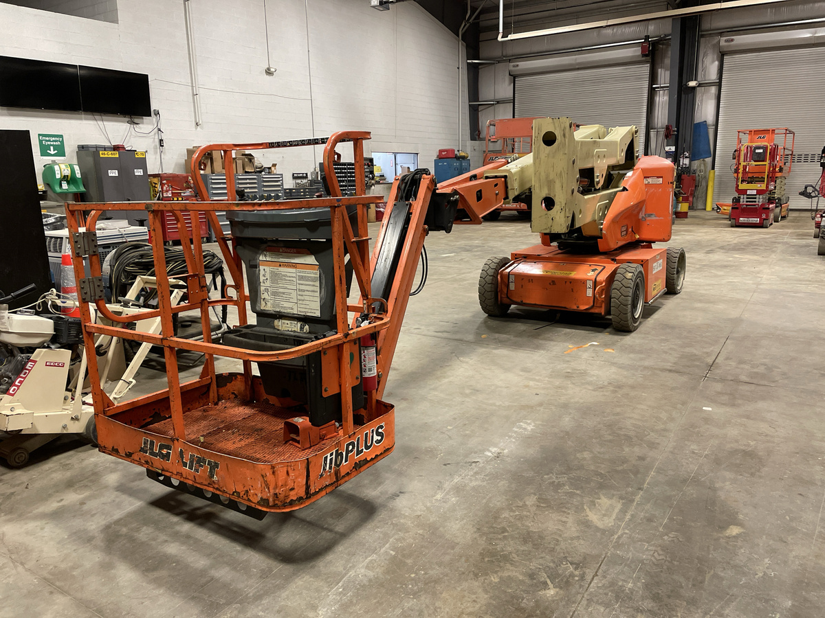 2016 JLG E400AJPN