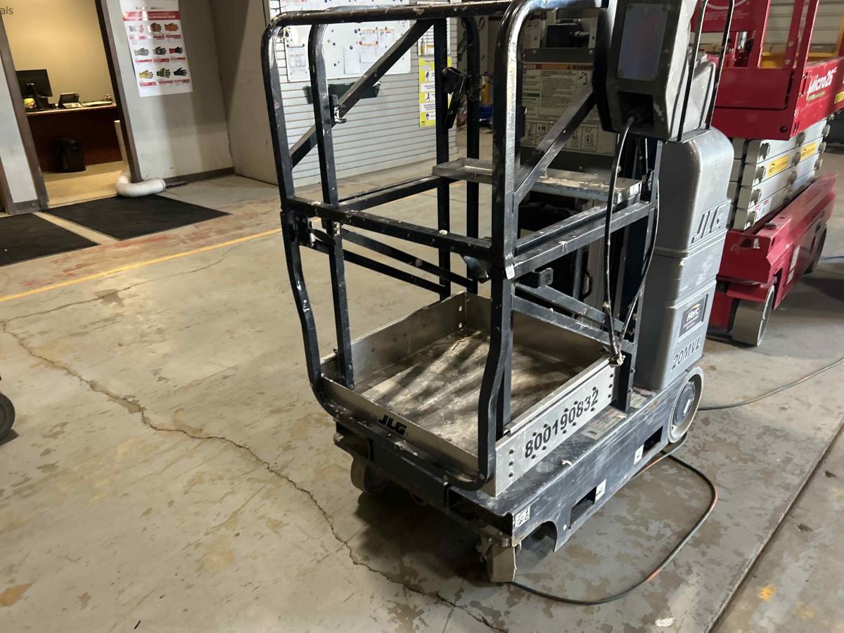 2017 JLG 20MVL-3