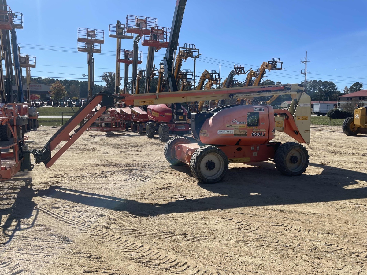 2017 JLG 600AJ-13
