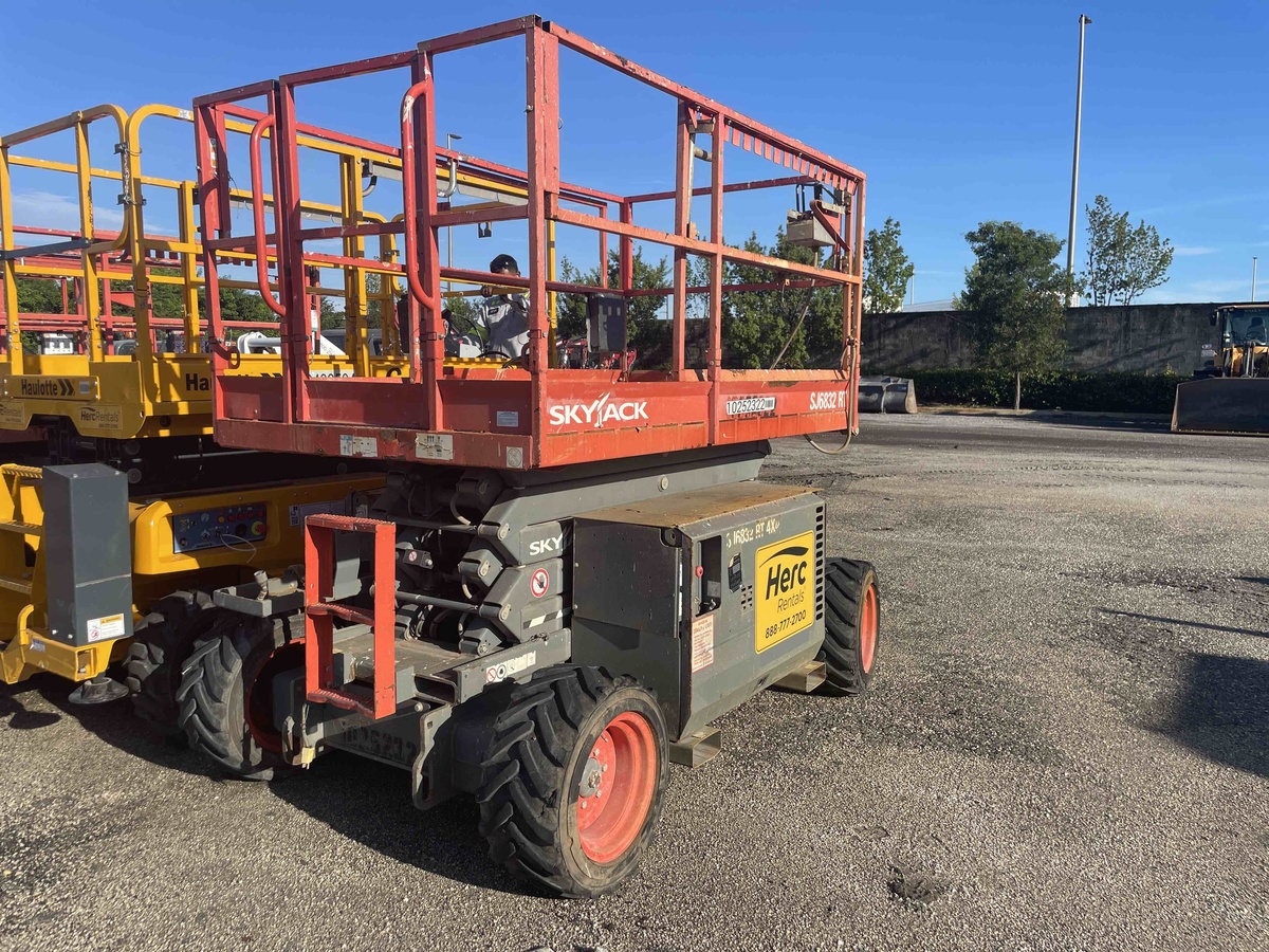 2018 Skyjack SJ-6832RT