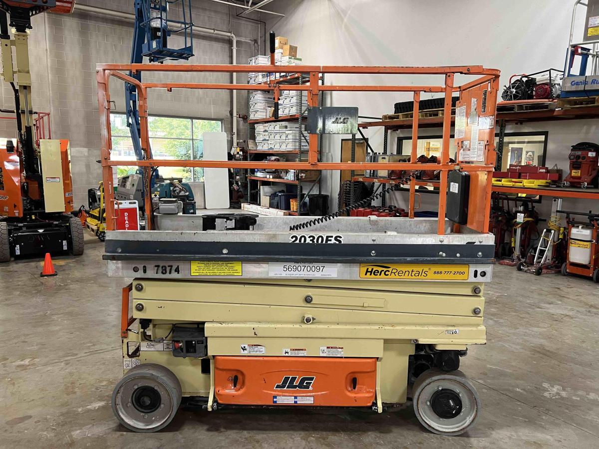 2015 JLG 2030ES