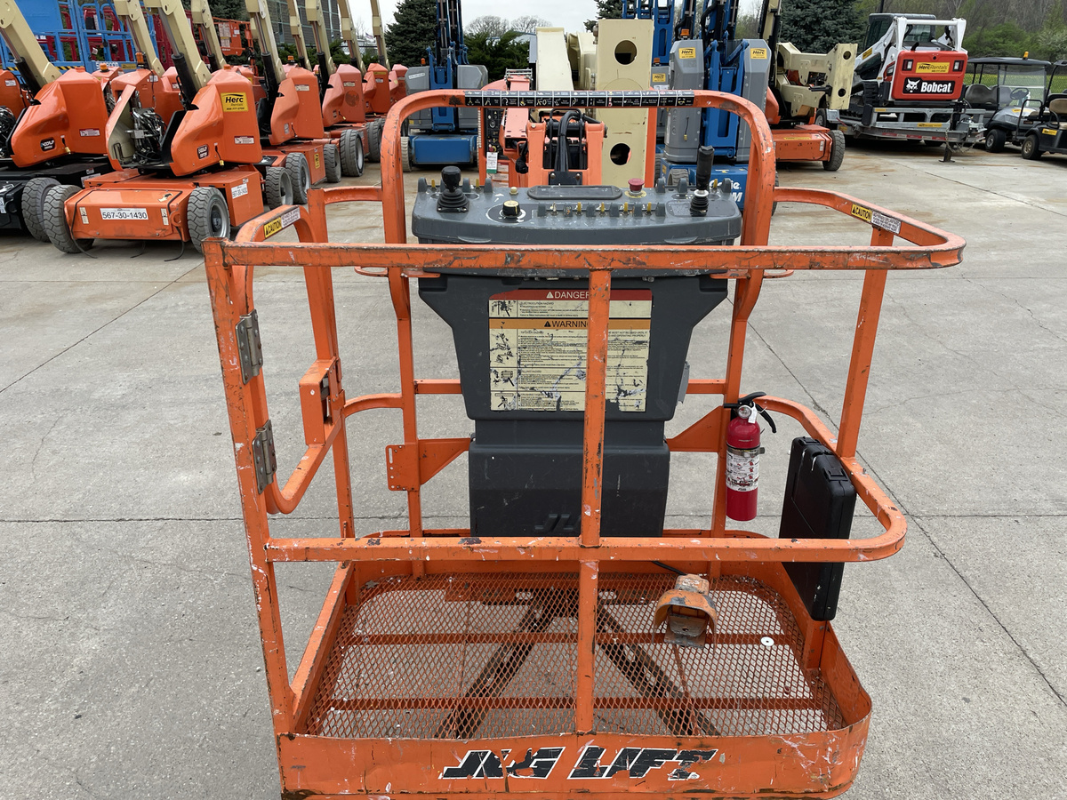 2015 JLG E400AJPN-5