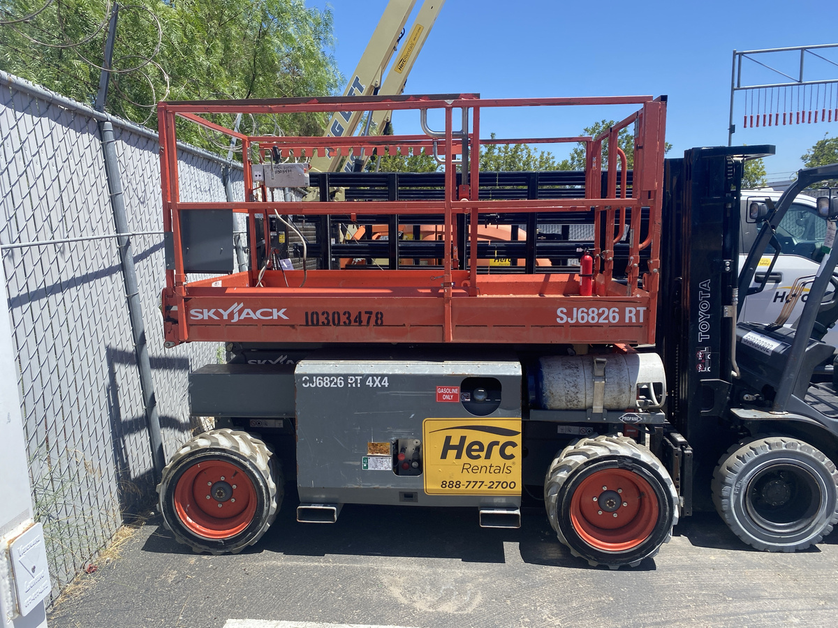 2018 Skyjack SJ-6826RT-2