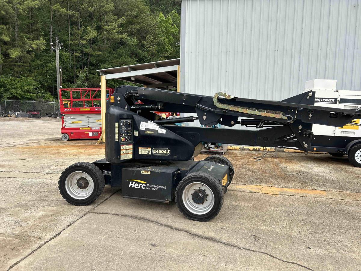 2015 JLG E450AJ