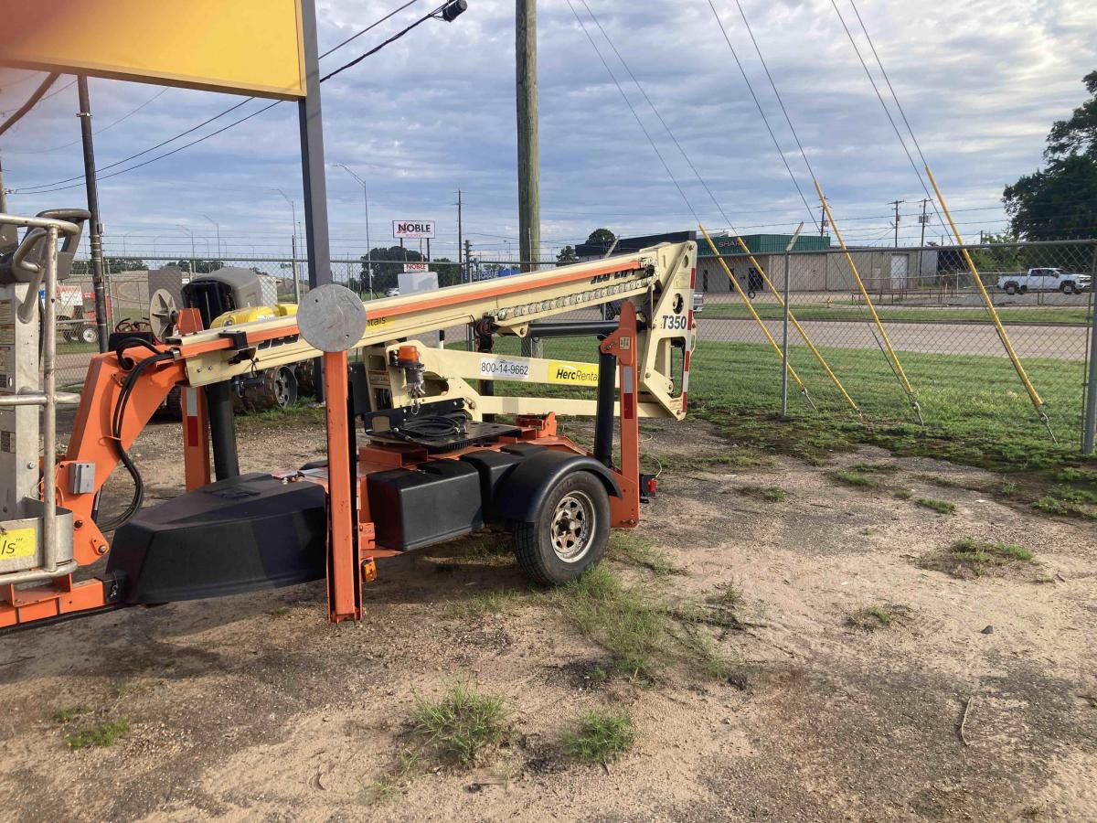 2017 JLG T350