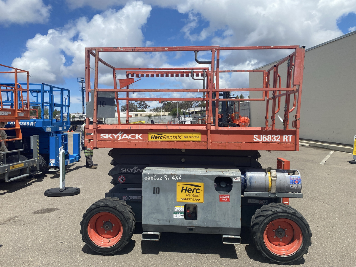 2019 Skyjack SJ-6832RT-5