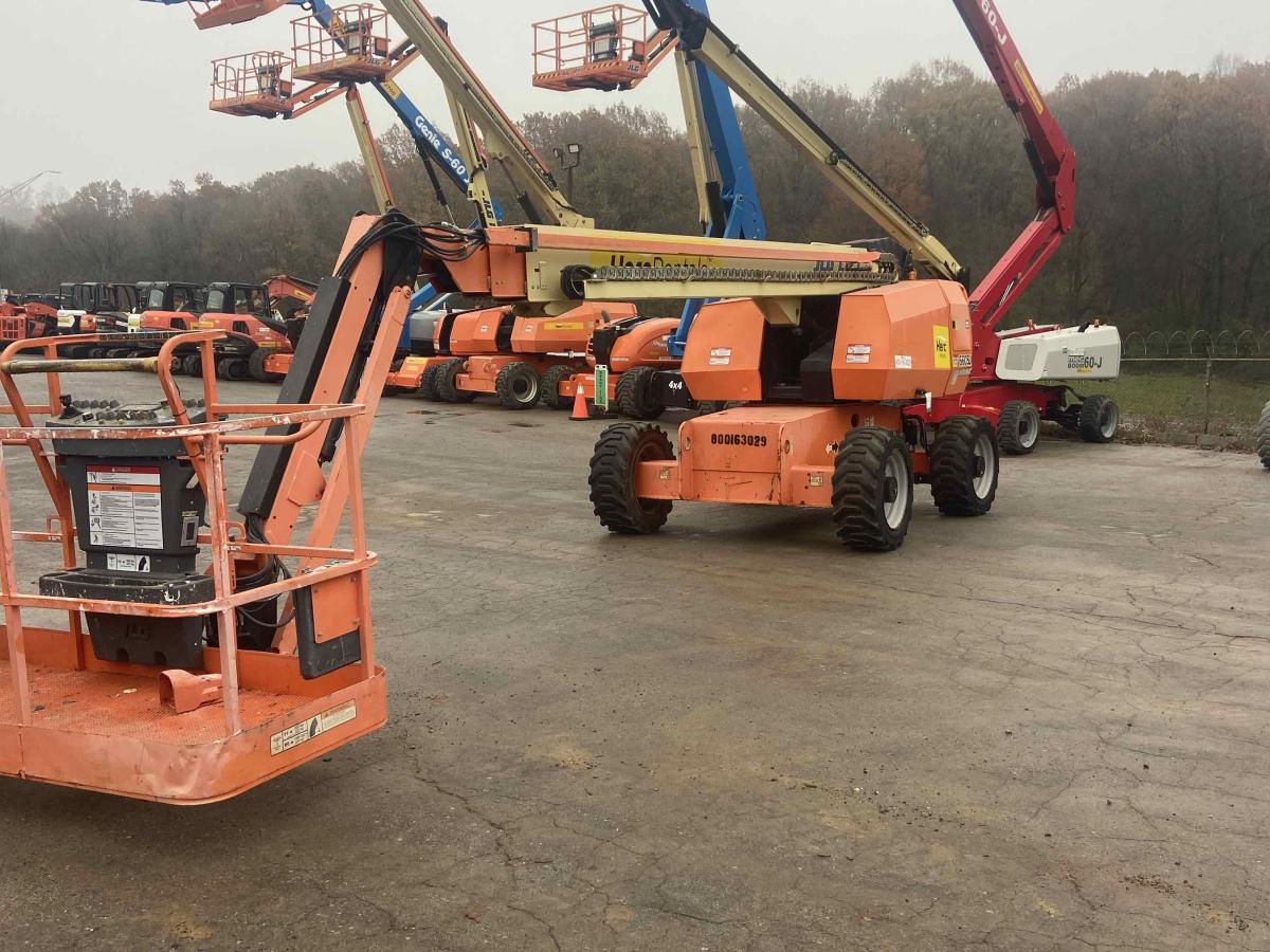 2017 JLG 660SJ