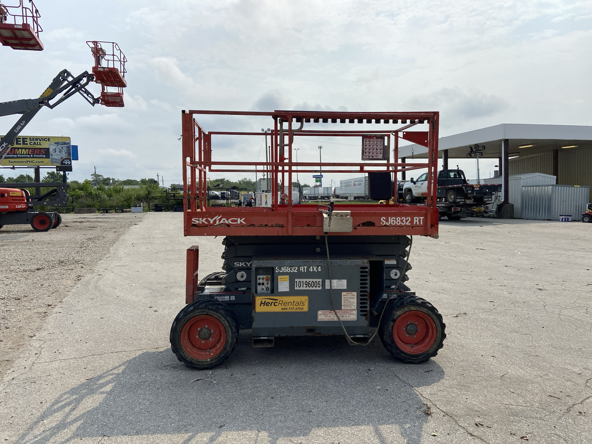 2016 Skyjack SJ-6832RT-2
