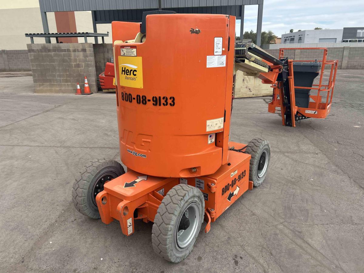 2016 JLG E300AJP
