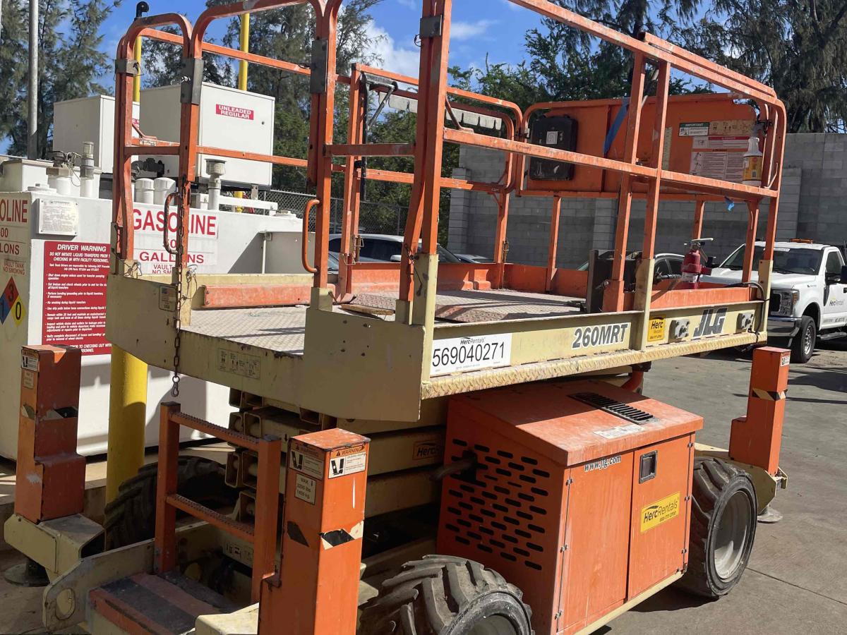 2017 JLG 260MRT-4