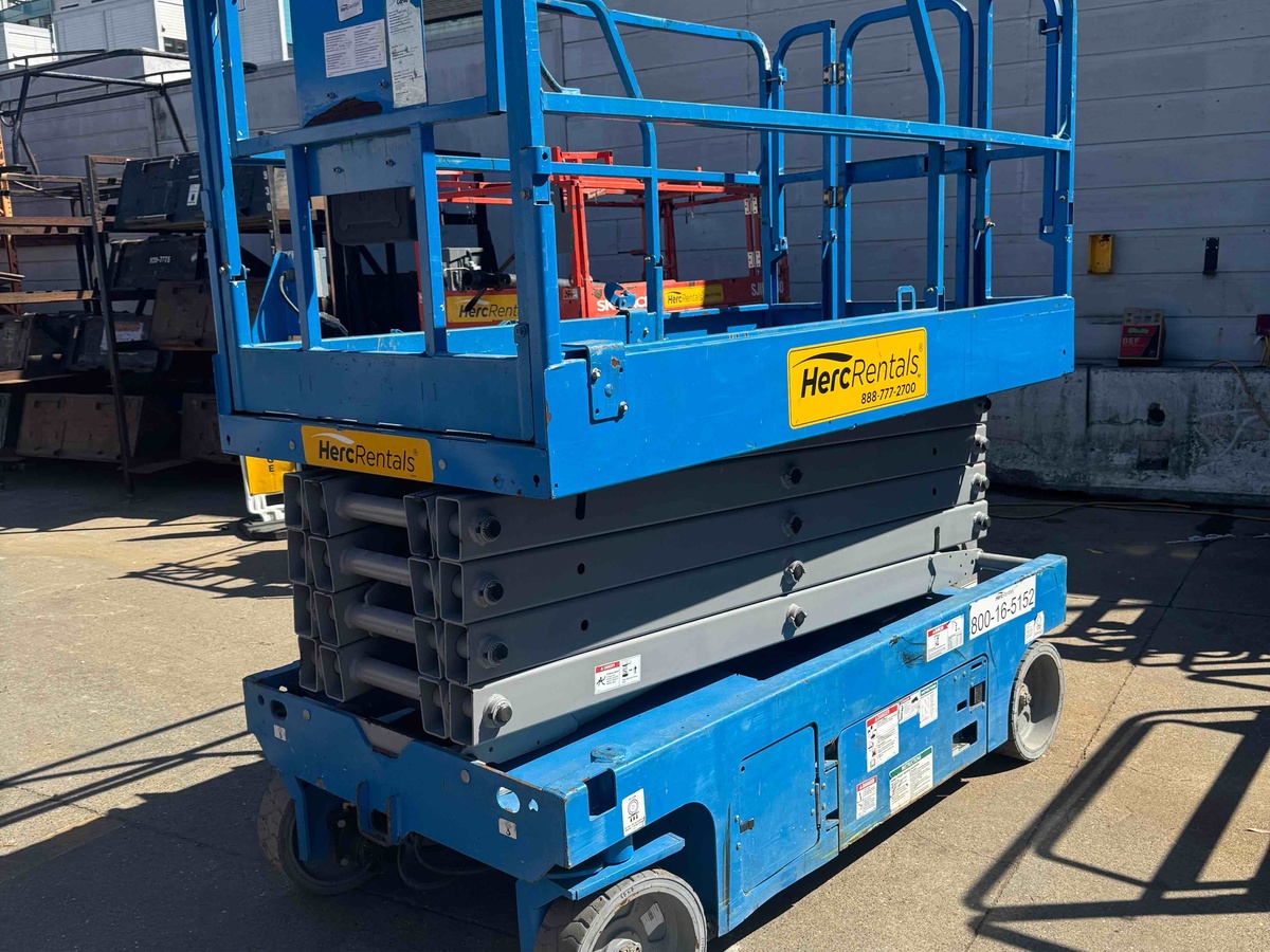 2017 Genie GS-3246