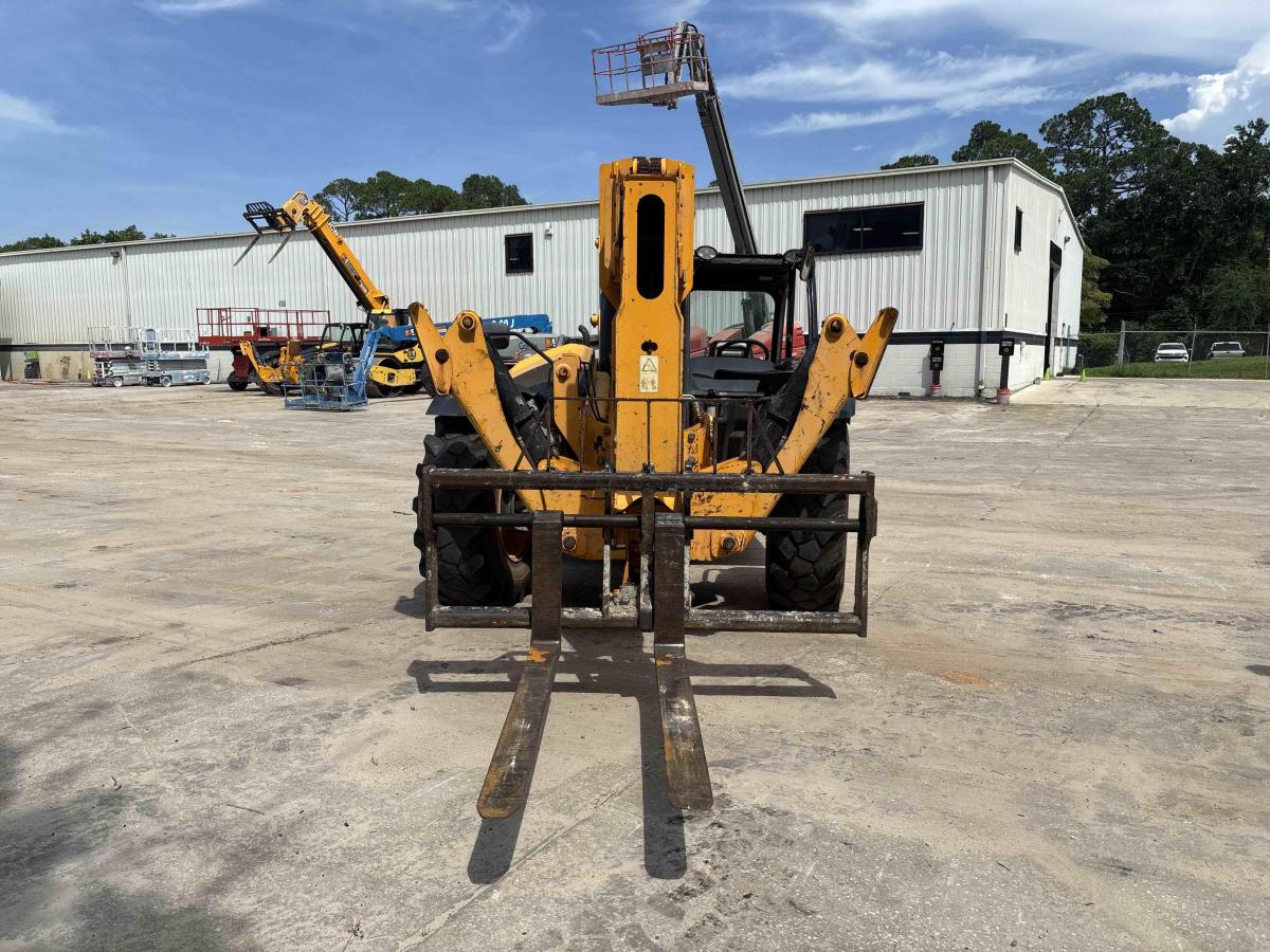 2017 JCB 510-56-8