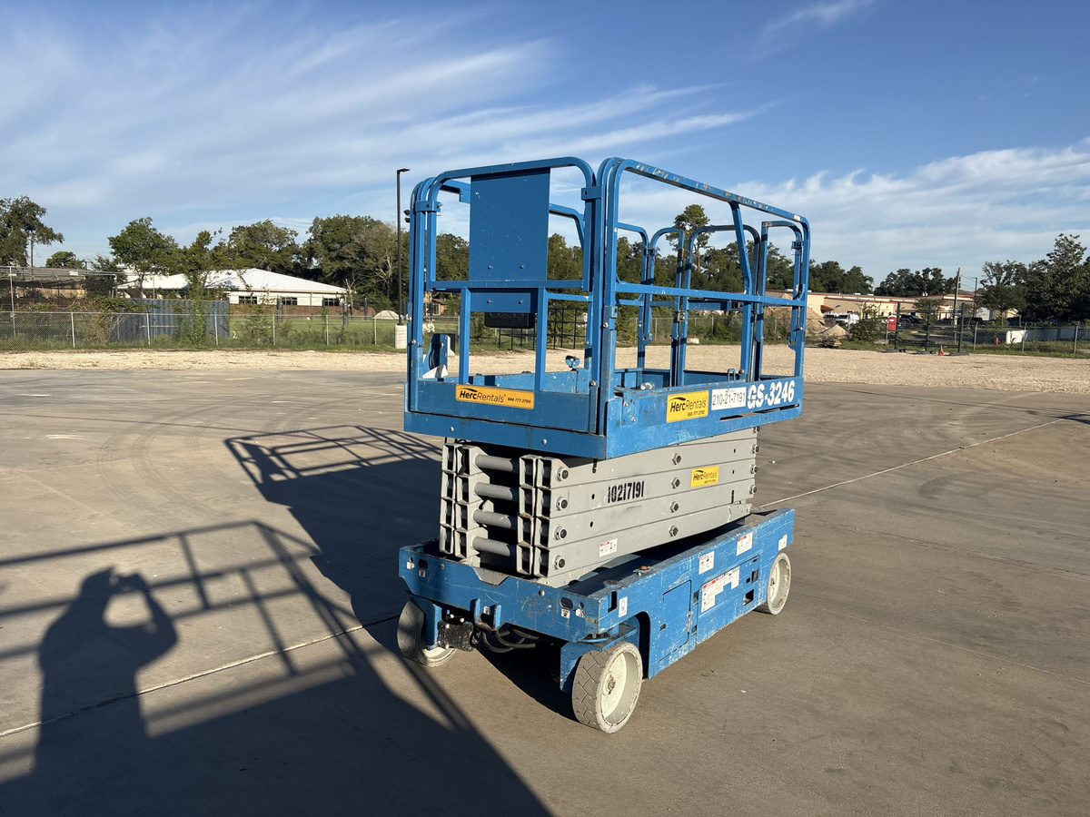 2017 Genie GS-3246