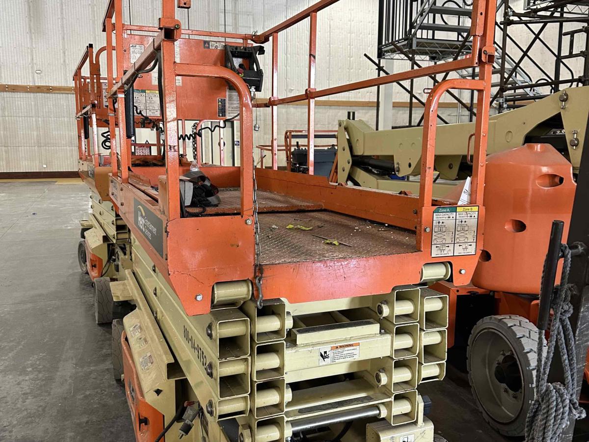 2015 JLG 3246ES