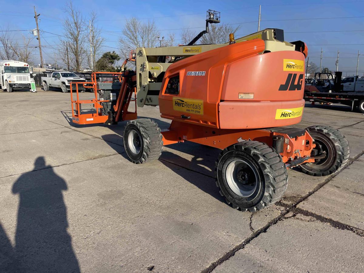 2017 JLG 450AJ