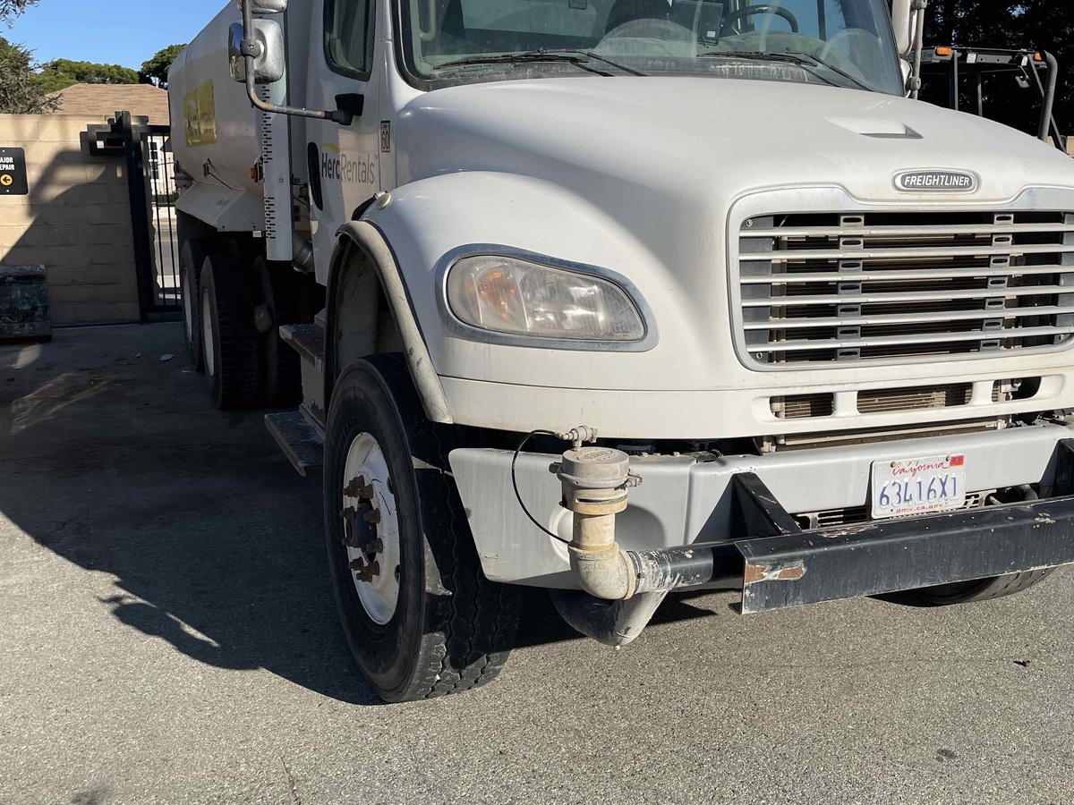 2016 Freightliner M2106-3