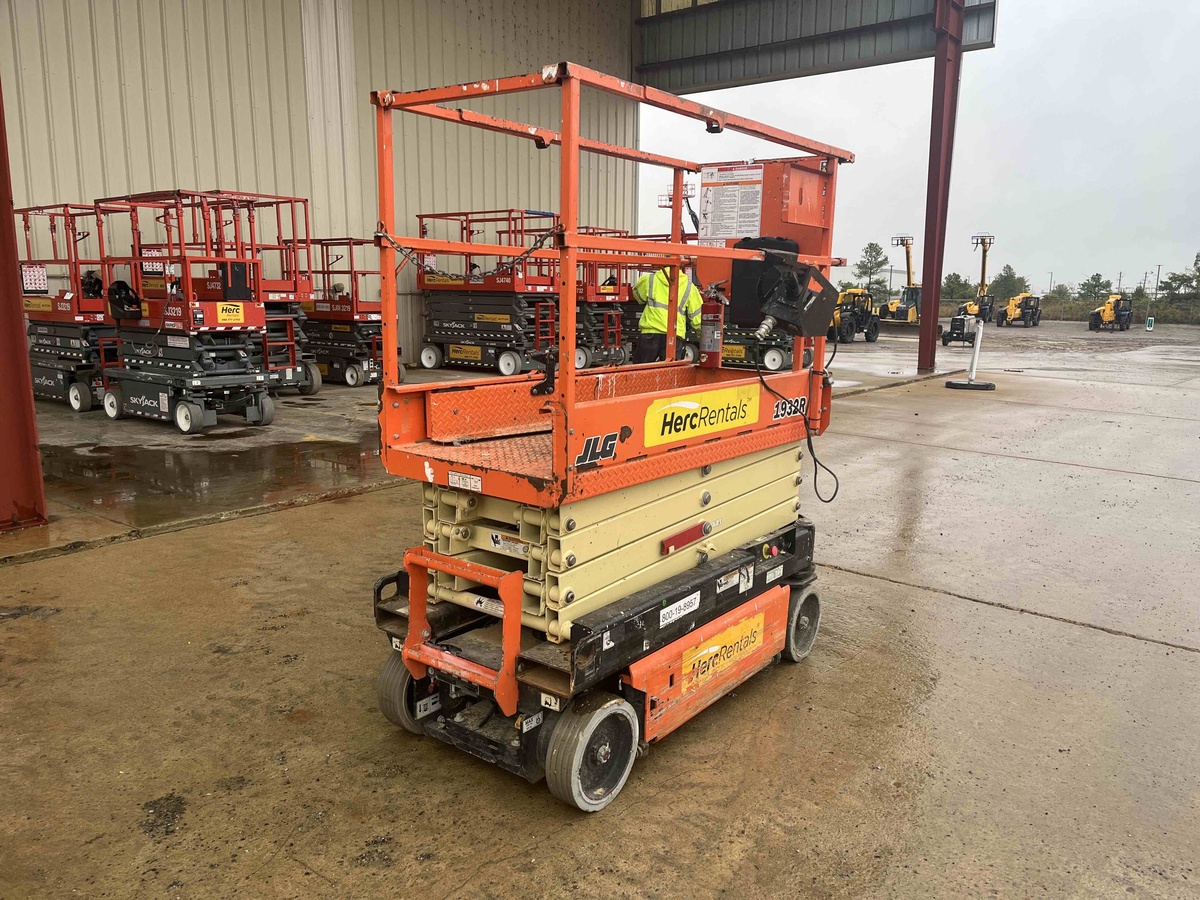 2018 JLG 1932R-3